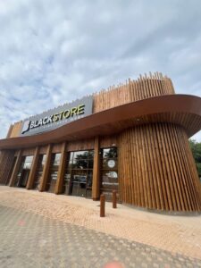 Lire la suite à propos de l’article BLACK STORE – La Chapelle St Aubin (72)